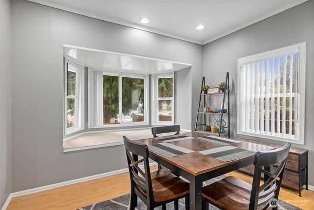 934 N 100th Street, Seattle, WA 98133
