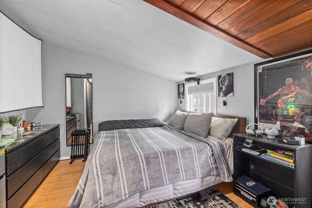 934 N 100th Street, Seattle, WA 98133