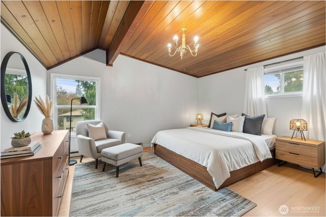 934 N 100th Street, Seattle, WA 98133