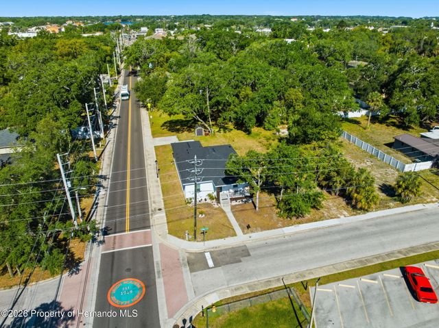 524 S Grosse Avenue, Tarpon Springs, FL 34689