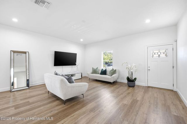 524 S Grosse Avenue, Tarpon Springs, FL 34689