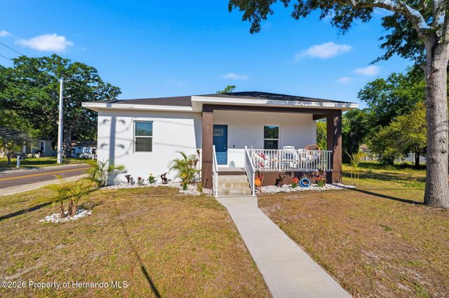 524 S Grosse Avenue, Tarpon Springs, FL 34689
