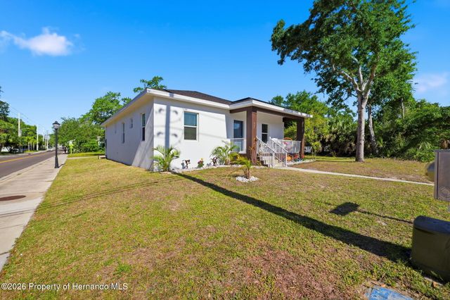 524 S Grosse Avenue, Tarpon Springs, FL 34689