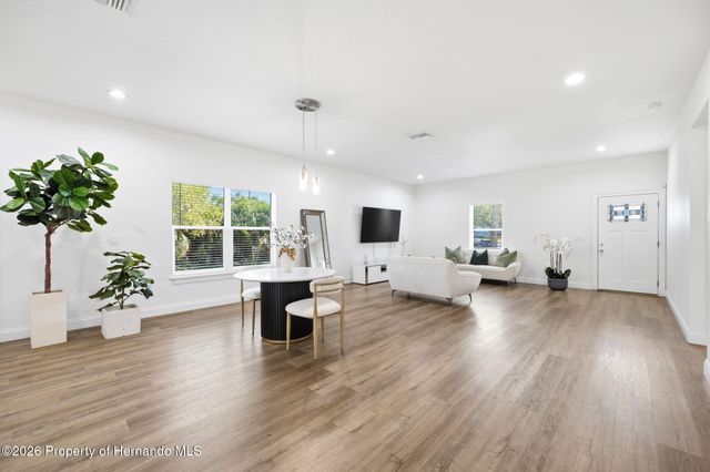 524 S Grosse Avenue, Tarpon Springs, FL 34689