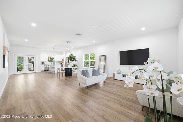 524 S Grosse Avenue, Tarpon Springs, FL 34689