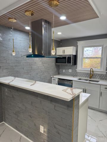 10152 Chester Road, Woodlawn, OH 45215