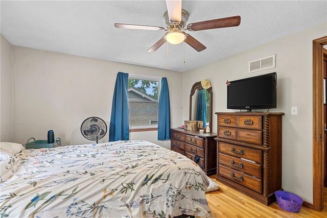 4024 N Walrond Avenue, Kansas City, MO 64117