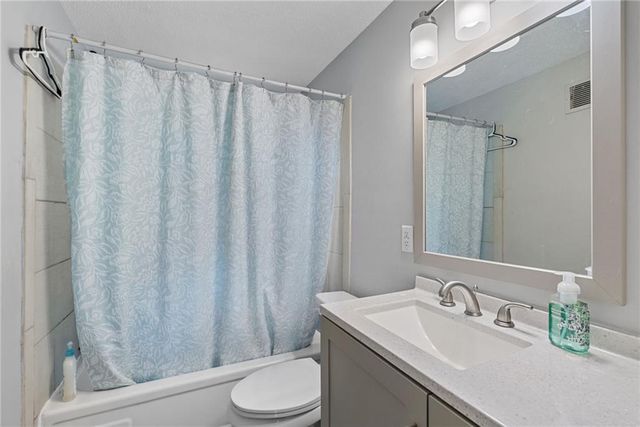 4024 N Walrond Avenue, Kansas City, MO 64117