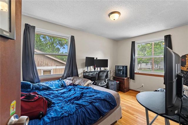 4024 N Walrond Avenue, Kansas City, MO 64117