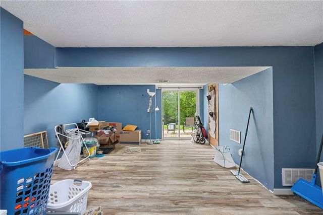 4024 N Walrond Avenue, Kansas City, MO 64117