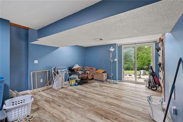 4024 N Walrond Avenue, Kansas City, MO 64117