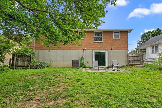 4024 N Walrond Avenue, Kansas City, MO 64117