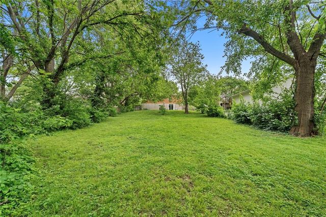 4024 N Walrond Avenue, Kansas City, MO 64117