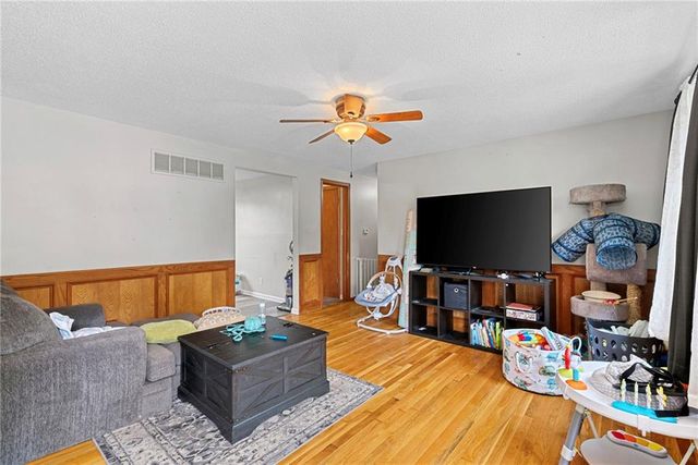 4024 N Walrond Avenue, Kansas City, MO 64117