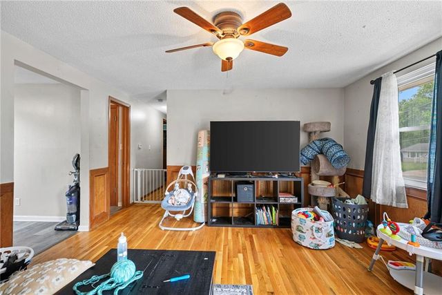 4024 N Walrond Avenue, Kansas City, MO 64117