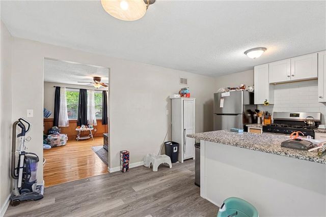 4024 N Walrond Avenue, Kansas City, MO 64117