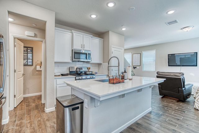 212 Arbor Drive S, Madera, CA 93636