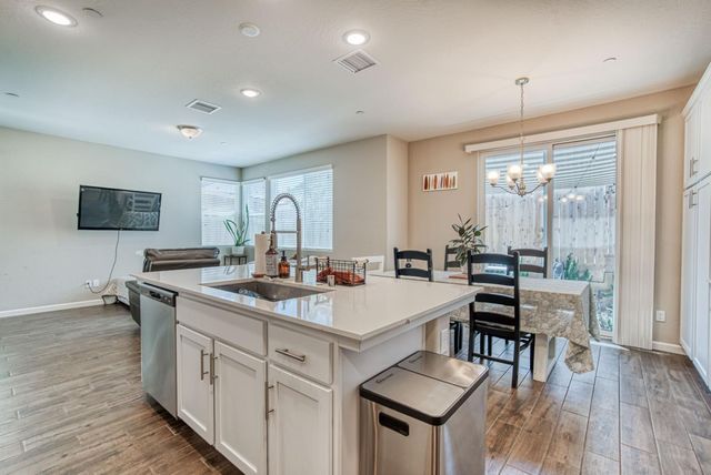 212 Arbor Drive S, Madera, CA 93636