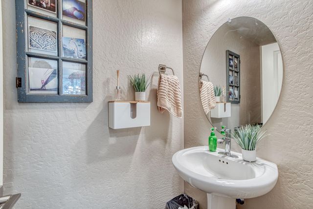 212 Arbor Drive S, Madera, CA 93636