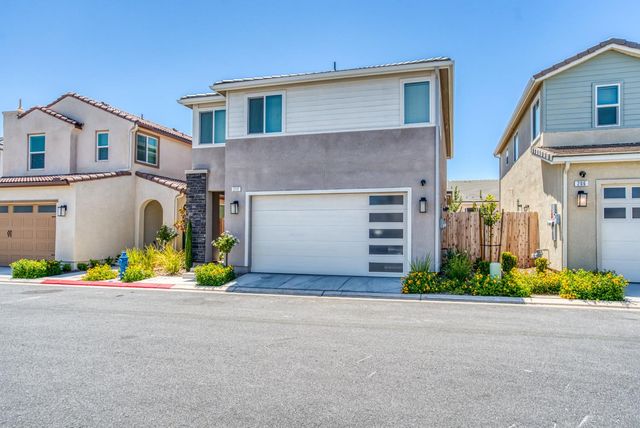 212 Arbor Drive S, Madera, CA 93636