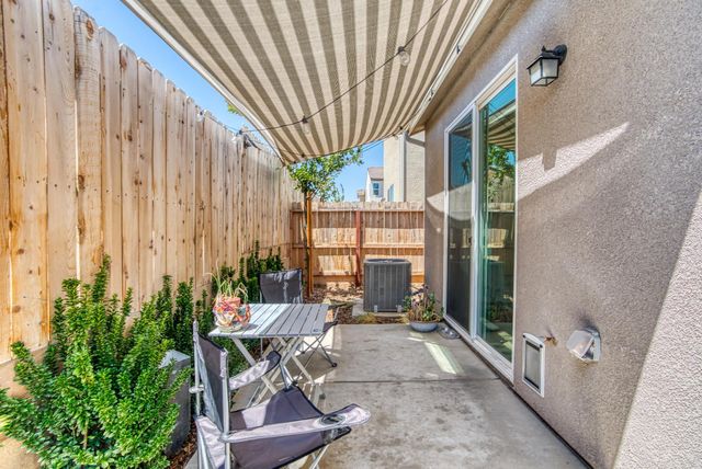 212 Arbor Drive S, Madera, CA 93636