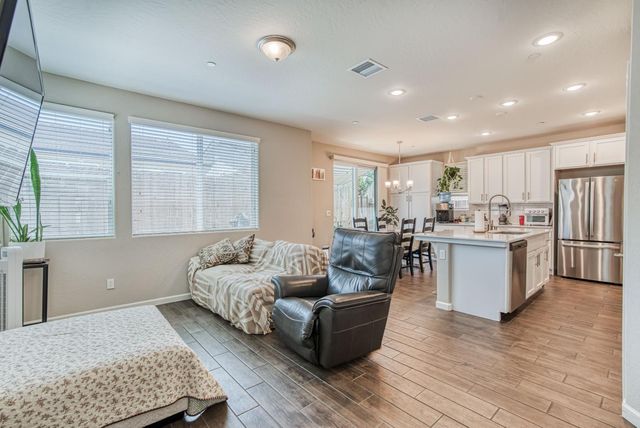 212 Arbor Drive S, Madera, CA 93636