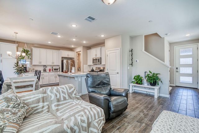 212 Arbor Drive S, Madera, CA 93636