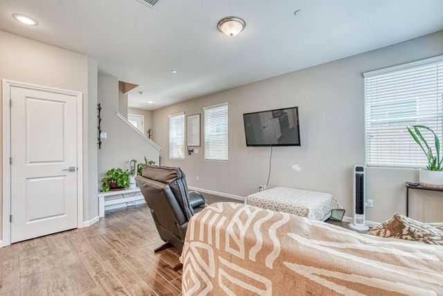 212 Arbor Drive S, Madera, CA 93636