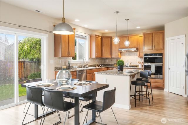 25499 SE 274th Place, Maple Valley, WA 98038