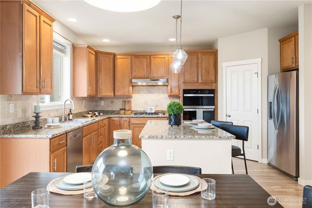 25499 SE 274th Place, Maple Valley, WA 98038