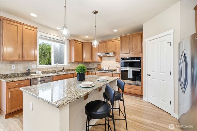 25499 SE 274th Place, Maple Valley, WA 98038