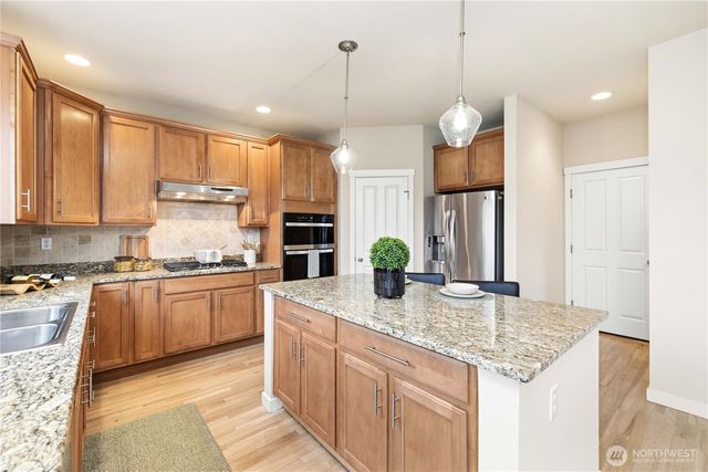 25499 SE 274th Place, Maple Valley, WA 98038