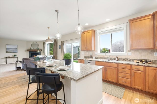 25499 SE 274th Place, Maple Valley, WA 98038