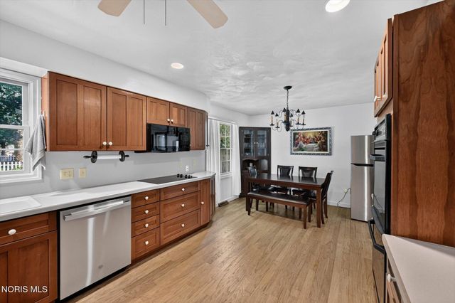 125 Cedar Court, Perrysburg, OH 43551