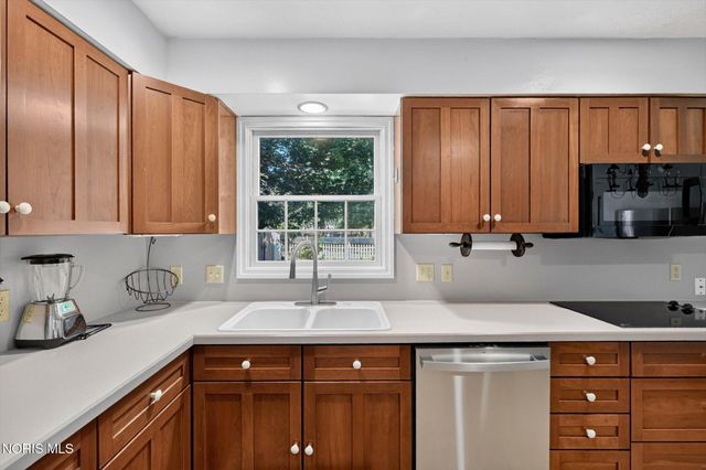 125 Cedar Court, Perrysburg, OH 43551
