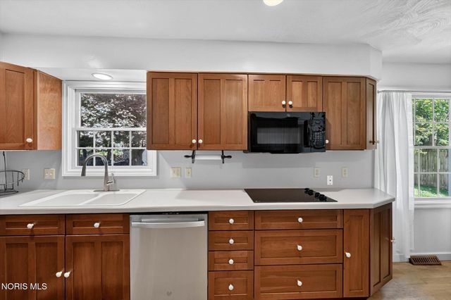 125 Cedar Court, Perrysburg, OH 43551