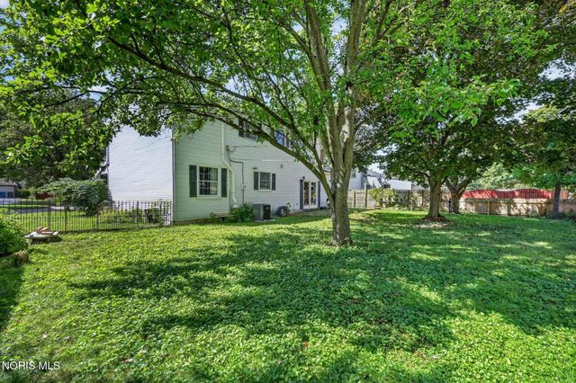 125 Cedar Court, Perrysburg, OH 43551