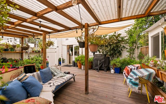 1722 Nichols Canyon Road, Los Angeles, CA 90046