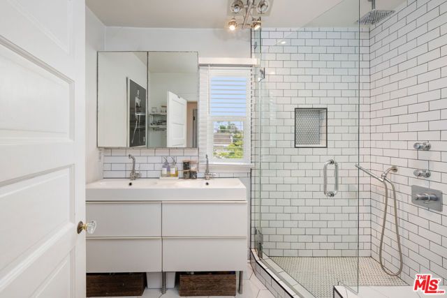 1722 Nichols Canyon Road, Los Angeles, CA 90046