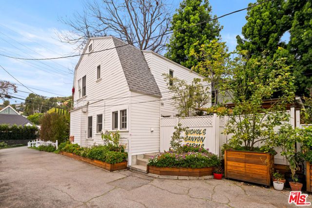 1722 Nichols Canyon Road, Los Angeles, CA 90046