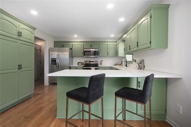 1400 SW Pacific Drive, Lee's Summit, MO 64081