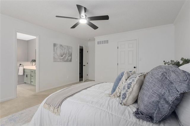 1400 SW Pacific Drive, Lee's Summit, MO 64081