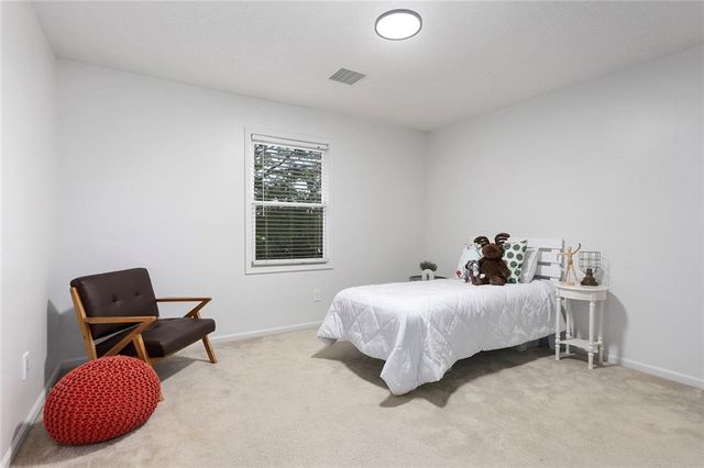 1400 SW Pacific Drive, Lee's Summit, MO 64081