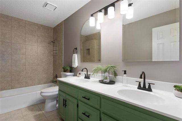 1400 SW Pacific Drive, Lee's Summit, MO 64081
