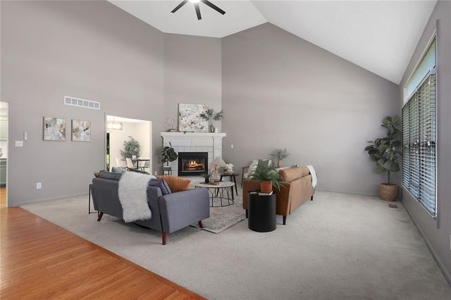 1400 SW Pacific Drive, Lee's Summit, MO 64081