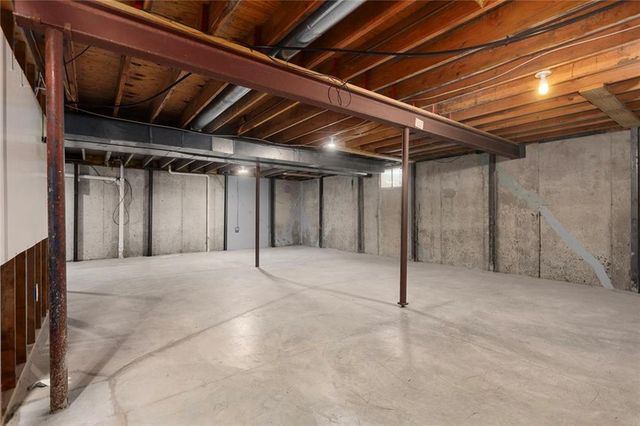 1400 SW Pacific Drive, Lee's Summit, MO 64081