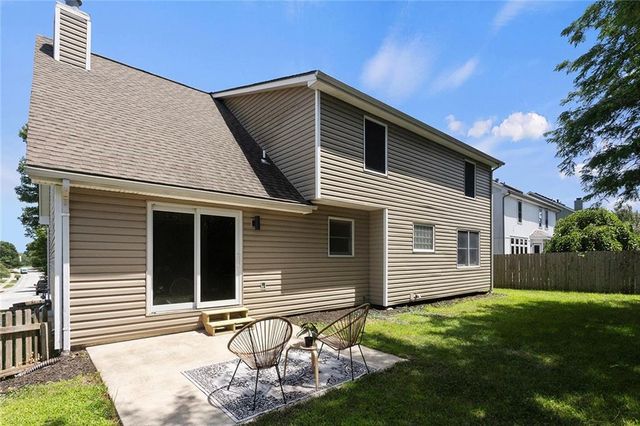 1400 SW Pacific Drive, Lee's Summit, MO 64081