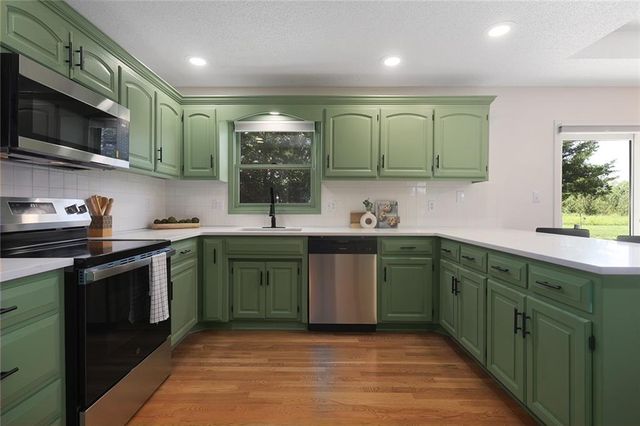 1400 SW Pacific Drive, Lee's Summit, MO 64081