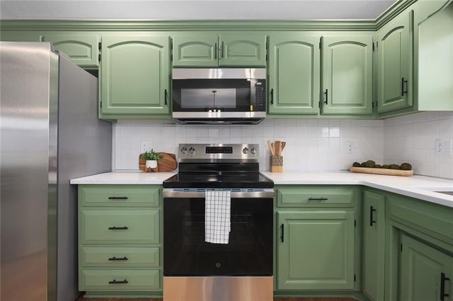 1400 SW Pacific Drive, Lee's Summit, MO 64081