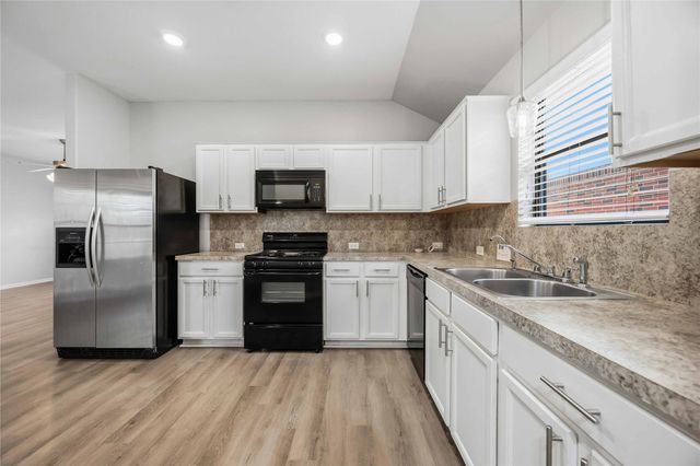 8002 W Red Oak Lane, Texas City, TX 77591